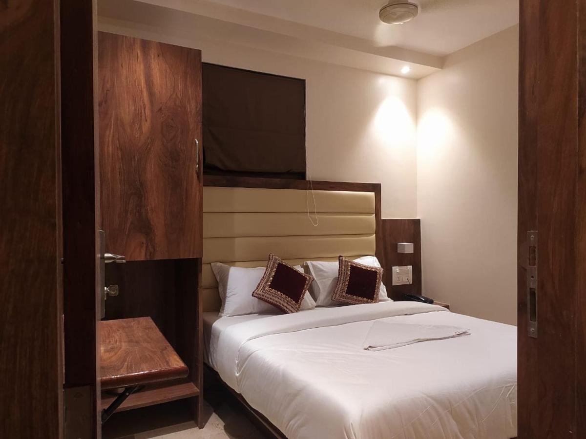 Hotel Adams Inn Near Mumbai Airport Bagian luar foto
