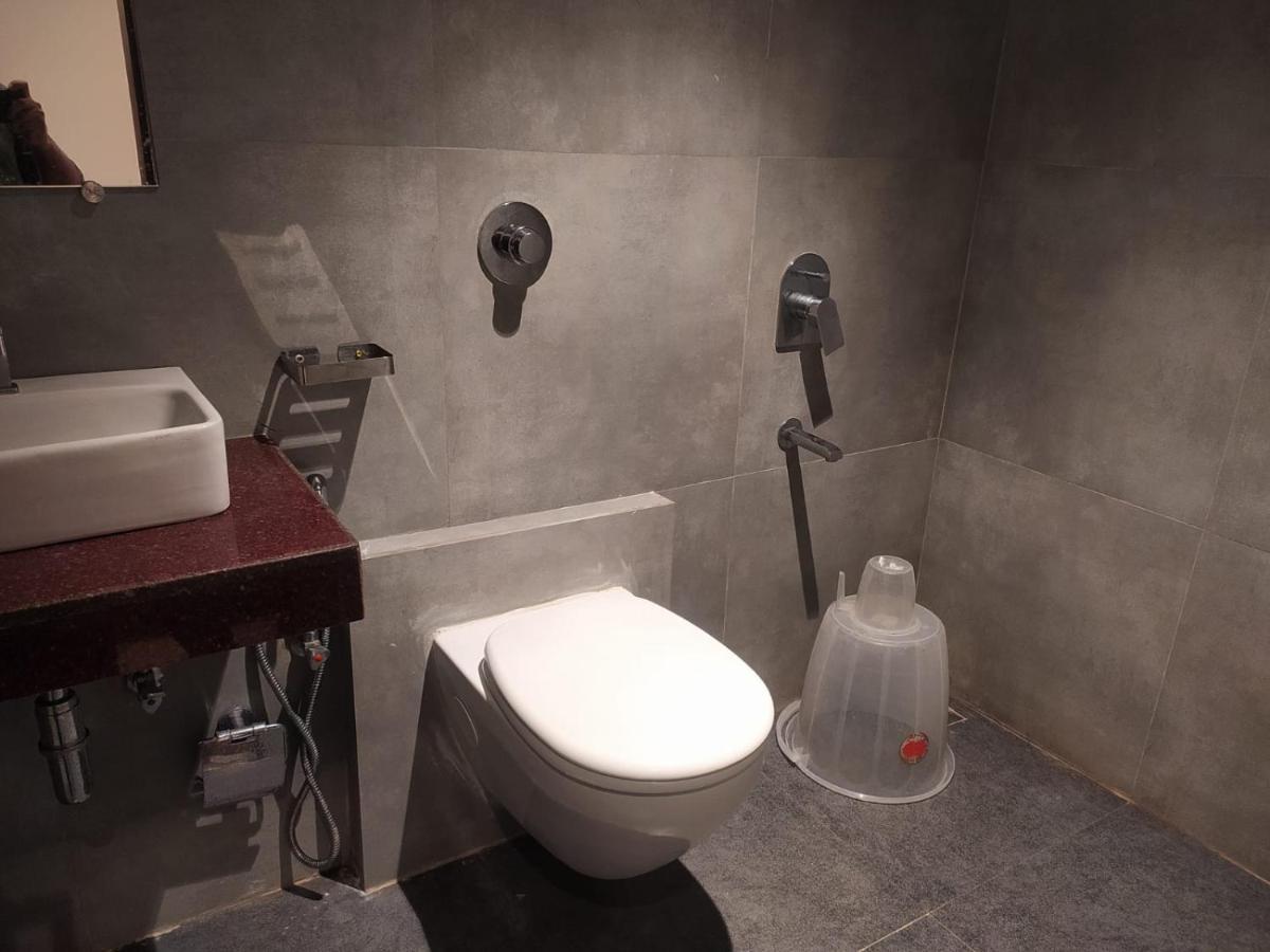 Hotel Adams Inn Near Mumbai Airport Bagian luar foto