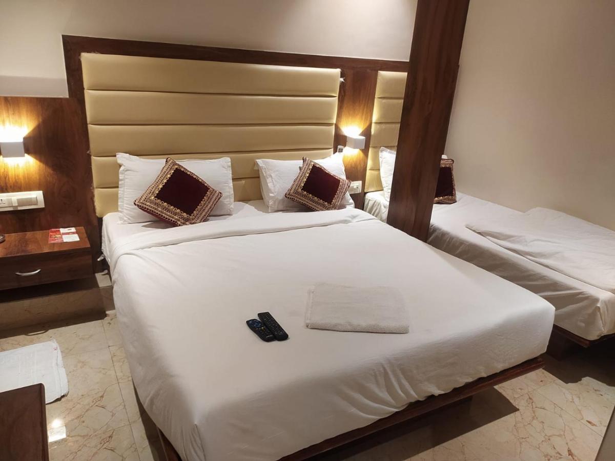 Hotel Adams Inn Near Mumbai Airport Bagian luar foto