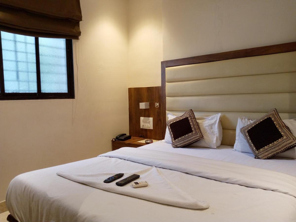 Hotel Adams Inn Near Mumbai Airport Bagian luar foto