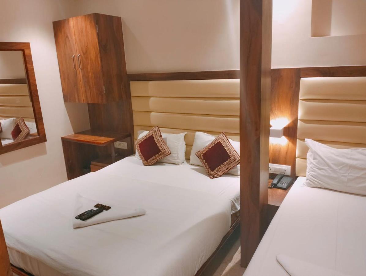 Hotel Adams Inn Near Mumbai Airport Bagian luar foto