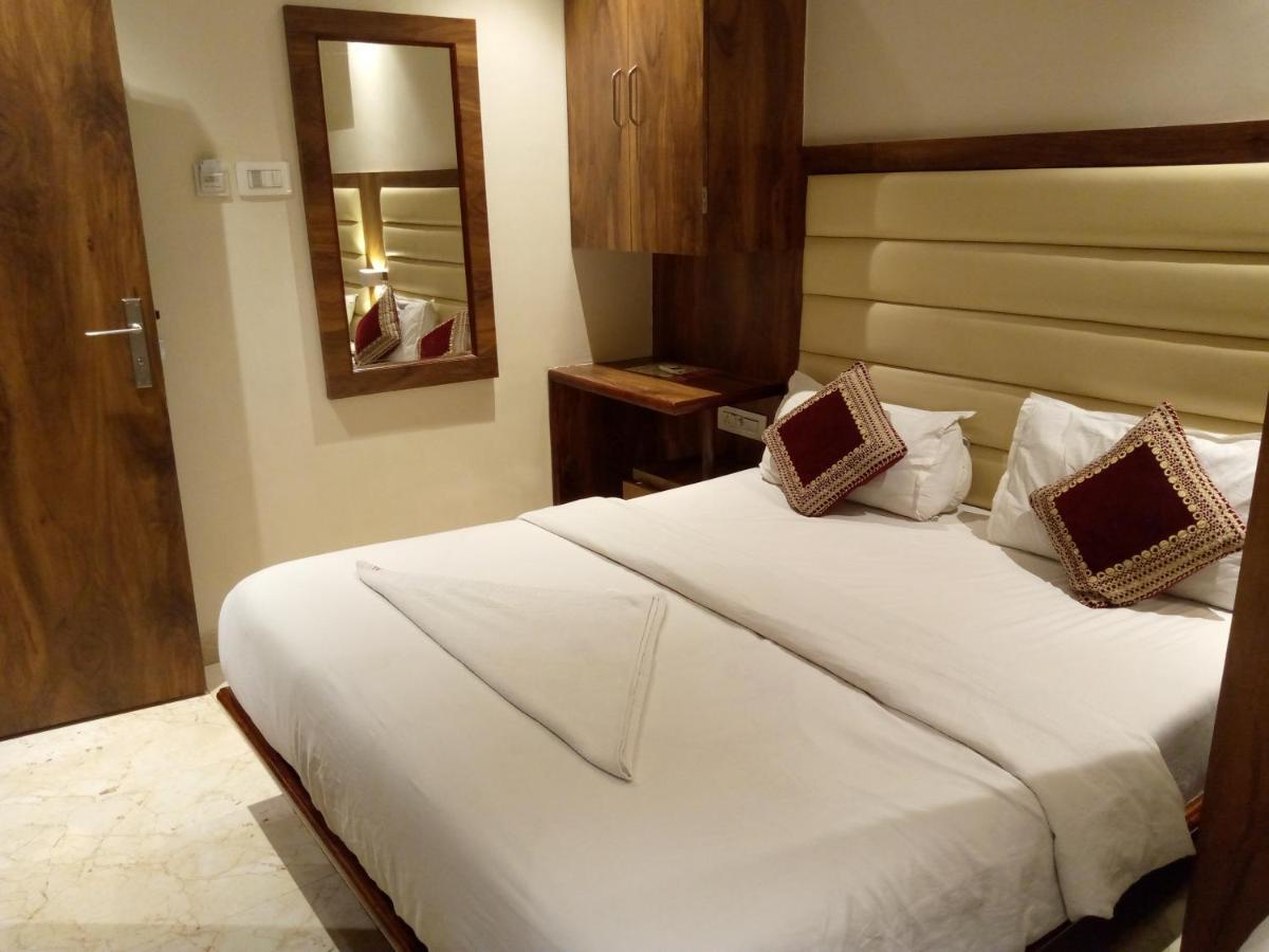 Hotel Adams Inn Near Mumbai Airport Bagian luar foto