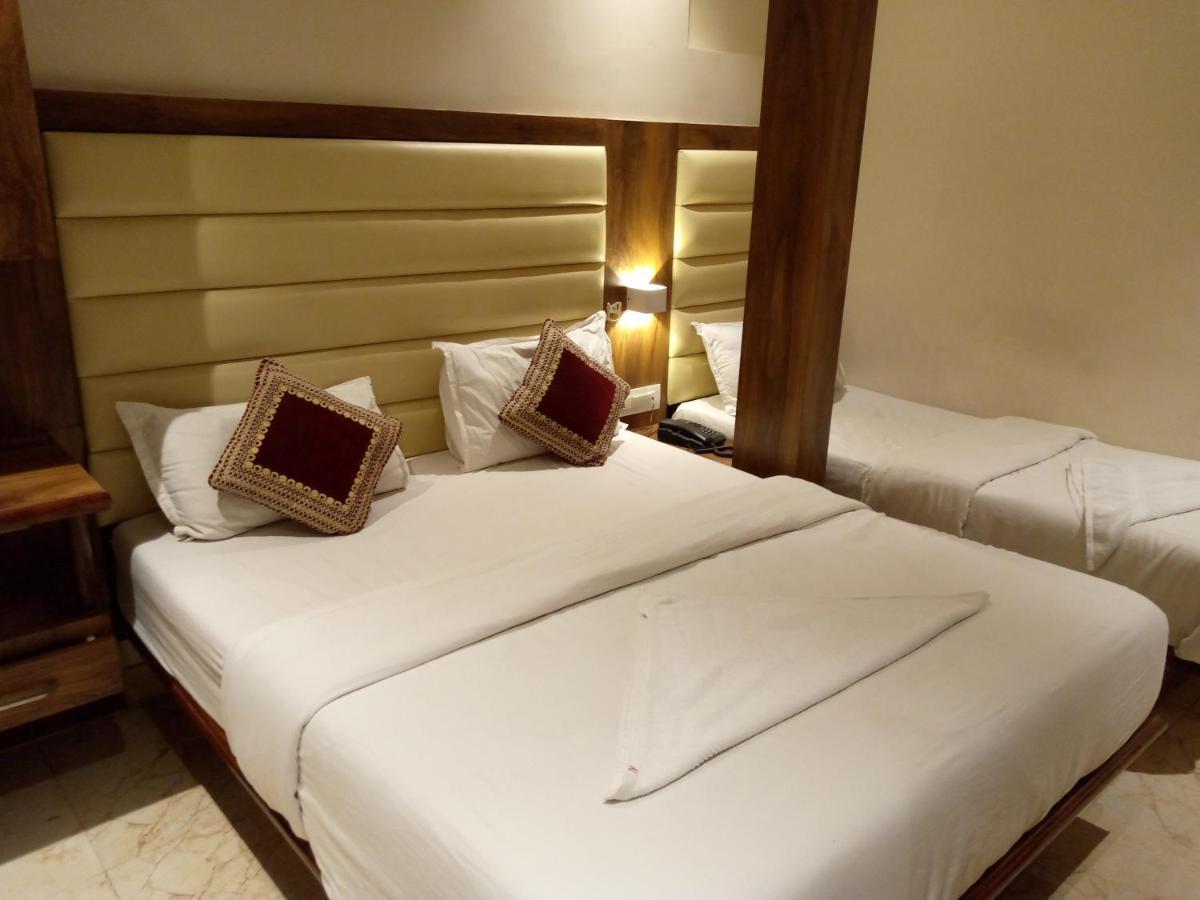 Hotel Adams Inn Near Mumbai Airport Bagian luar foto