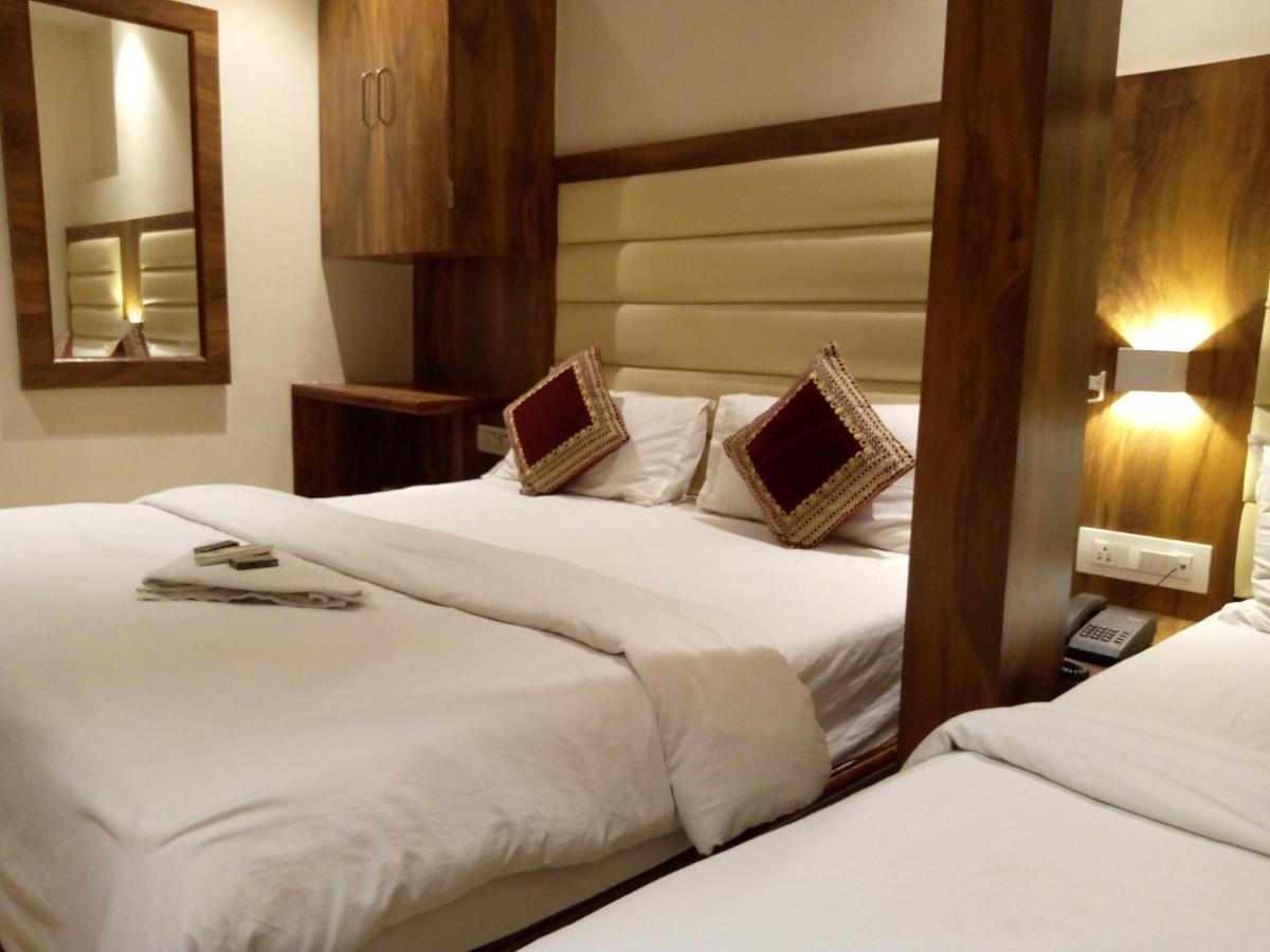 Hotel Adams Inn Near Mumbai Airport Bagian luar foto